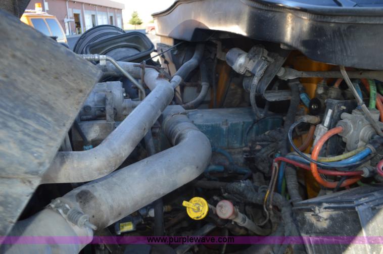 image for item I6289 2004 International 7400 dump truck