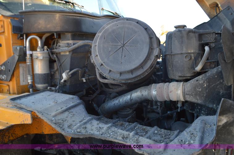 image for item I6289 2004 International 7400 dump truck