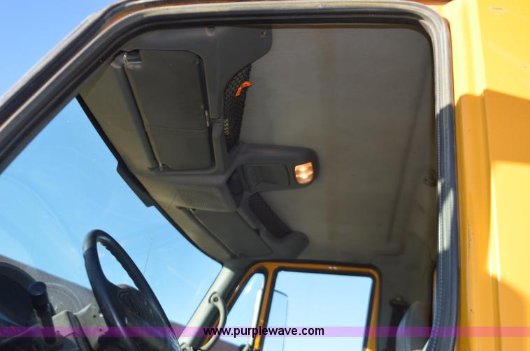 image for item I6289 2004 International 7400 dump truck