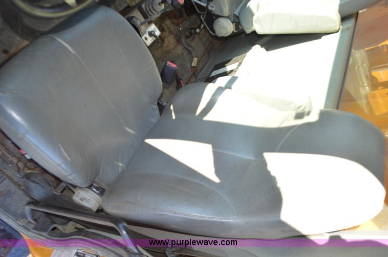 image for item I6289 2004 International 7400 dump truck