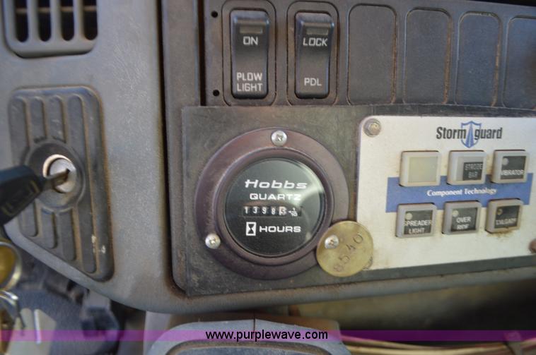 image for item I6289 2004 International 7400 dump truck