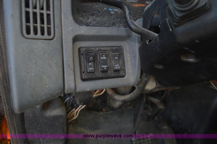 image for item I6289 2004 International 7400 dump truck