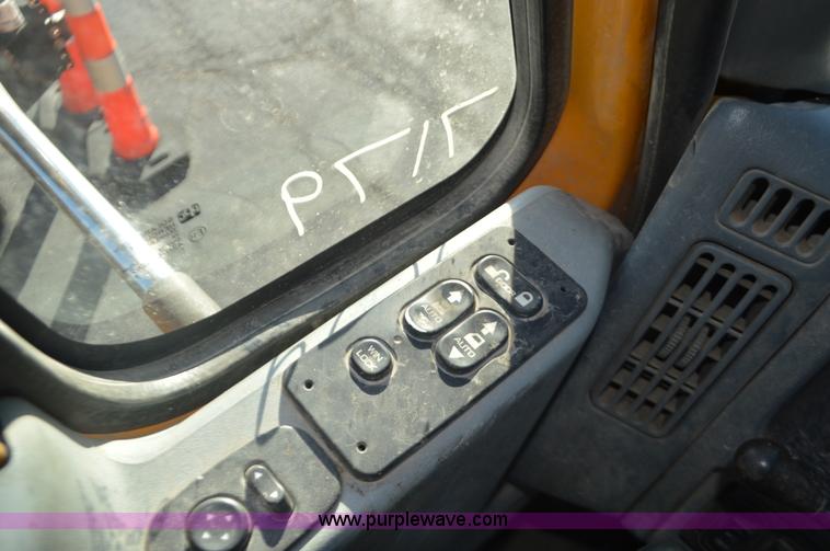 image for item I6289 2004 International 7400 dump truck