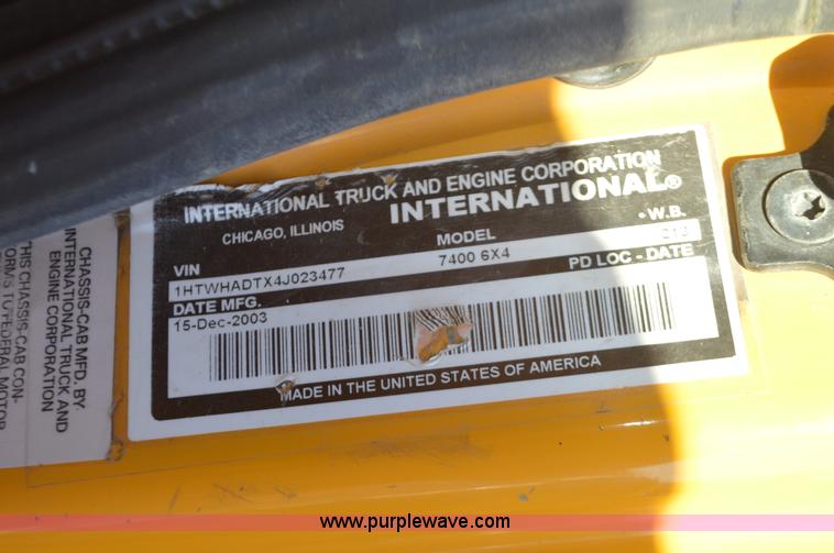 image for item I6289 2004 International 7400 dump truck