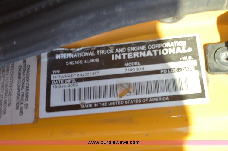 image for item I6289 2004 International 7400 dump truck
