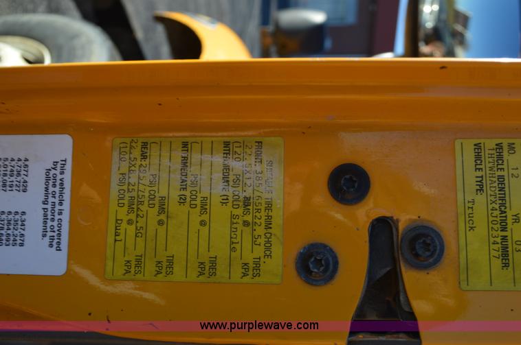 image for item I6289 2004 International 7400 dump truck