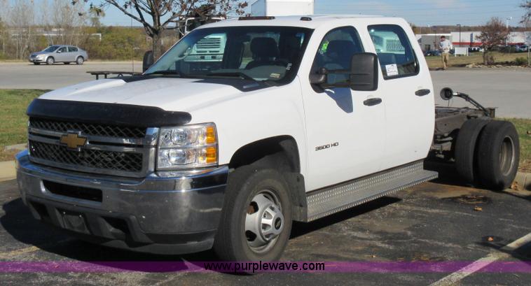 image for item I6298 2013 Chevrolet Silverado 3500HD Crew Cab pickup truck cab and chassis