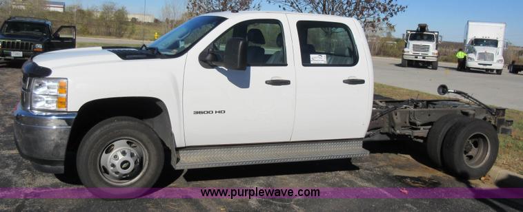 image for item I6298 2013 Chevrolet Silverado 3500HD Crew Cab pickup truck cab and chassis