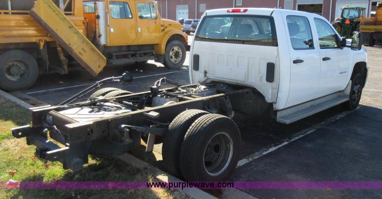 image for item I6298 2013 Chevrolet Silverado 3500HD Crew Cab pickup truck cab and chassis