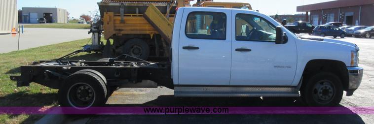 image for item I6298 2013 Chevrolet Silverado 3500HD Crew Cab pickup truck cab and chassis