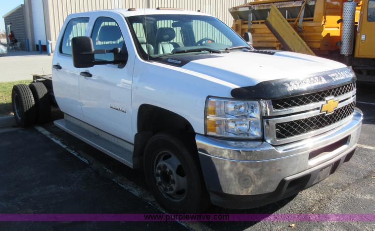 image for item I6298 2013 Chevrolet Silverado 3500HD Crew Cab pickup truck cab and chassis