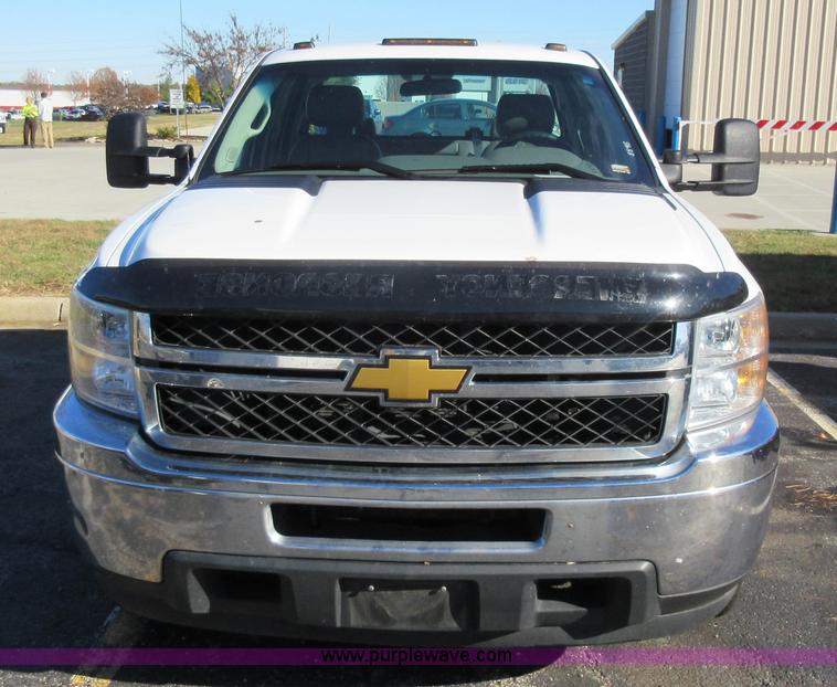image for item I6298 2013 Chevrolet Silverado 3500HD Crew Cab pickup truck cab and chassis