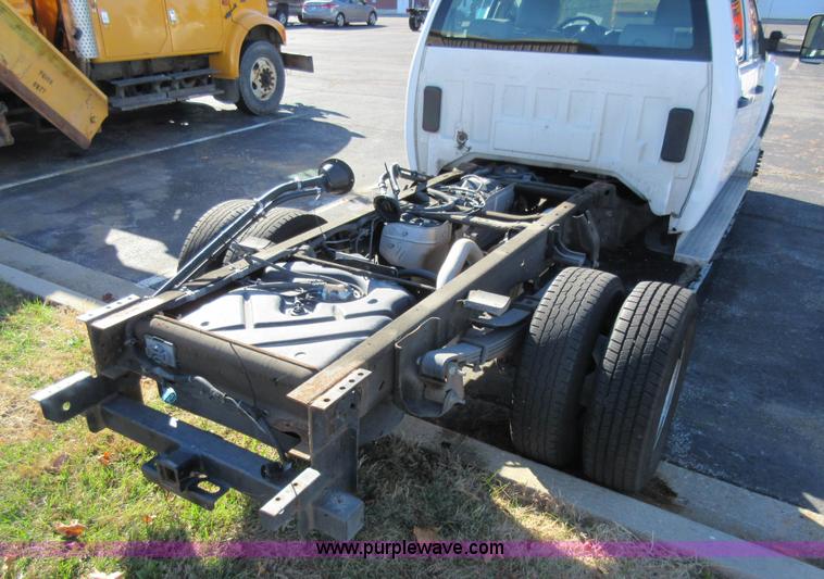 image for item I6298 2013 Chevrolet Silverado 3500HD Crew Cab pickup truck cab and chassis