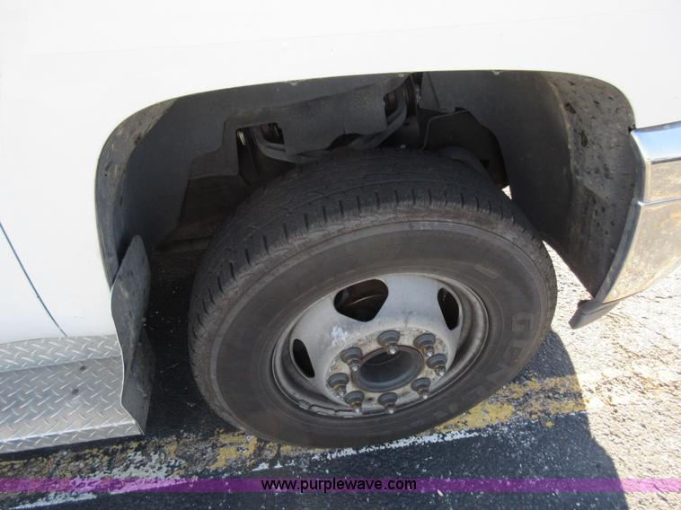 image for item I6298 2013 Chevrolet Silverado 3500HD Crew Cab pickup truck cab and chassis
