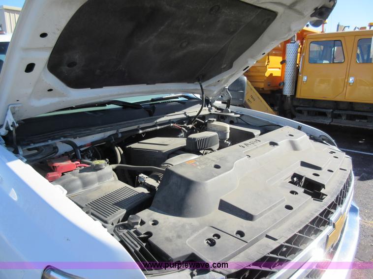 image for item I6298 2013 Chevrolet Silverado 3500HD Crew Cab pickup truck cab and chassis