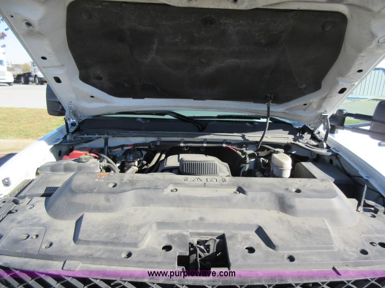 image for item I6298 2013 Chevrolet Silverado 3500HD Crew Cab pickup truck cab and chassis