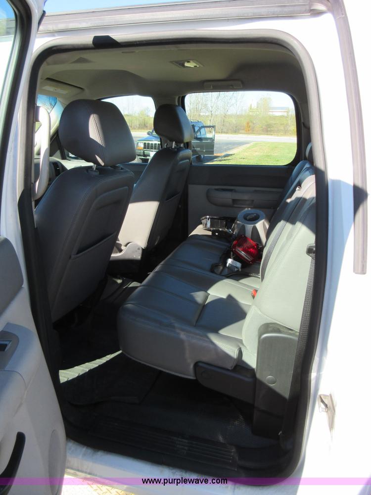 image for item I6298 2013 Chevrolet Silverado 3500HD Crew Cab pickup truck cab and chassis
