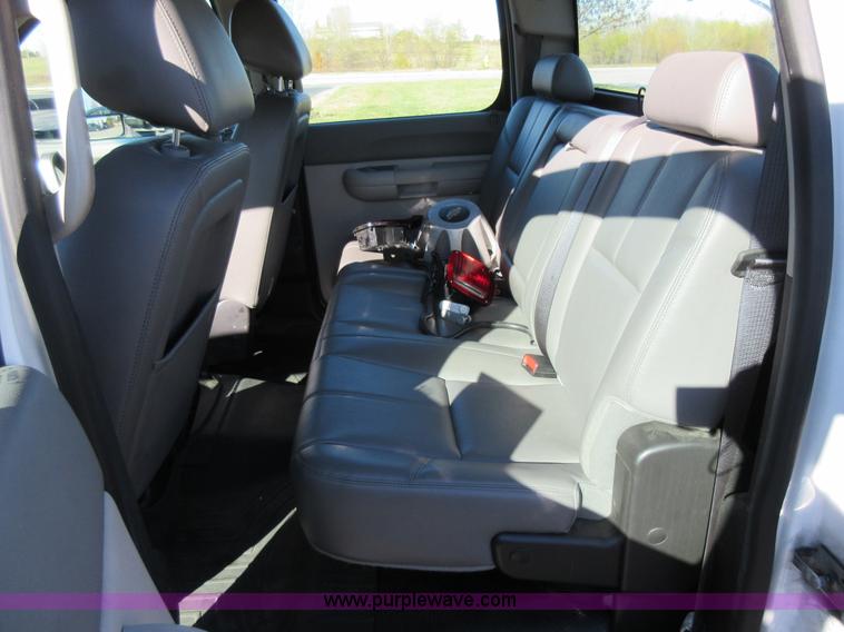 image for item I6298 2013 Chevrolet Silverado 3500HD Crew Cab pickup truck cab and chassis