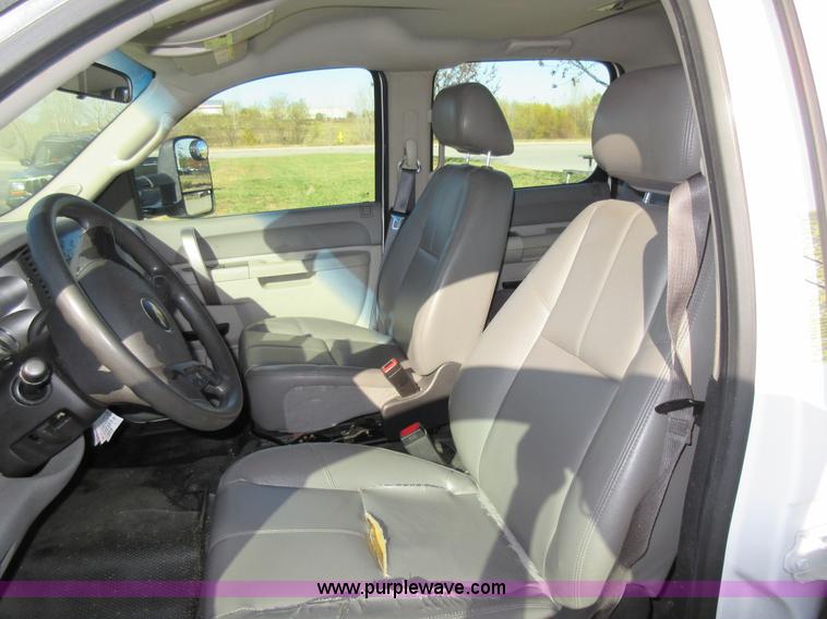 image for item I6298 2013 Chevrolet Silverado 3500HD Crew Cab pickup truck cab and chassis
