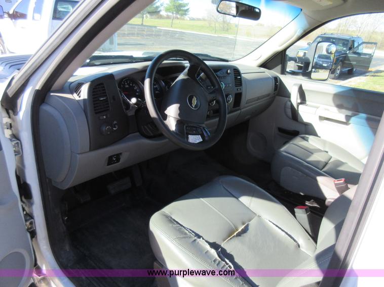 image for item I6298 2013 Chevrolet Silverado 3500HD Crew Cab pickup truck cab and chassis