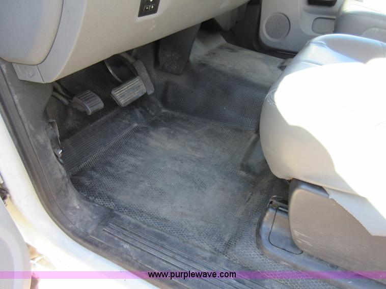 image for item I6298 2013 Chevrolet Silverado 3500HD Crew Cab pickup truck cab and chassis