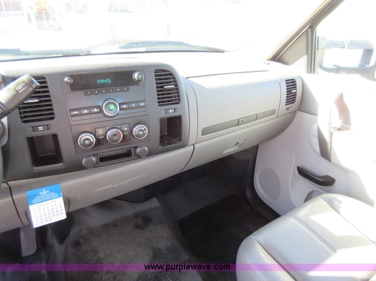 image for item I6298 2013 Chevrolet Silverado 3500HD Crew Cab pickup truck cab and chassis