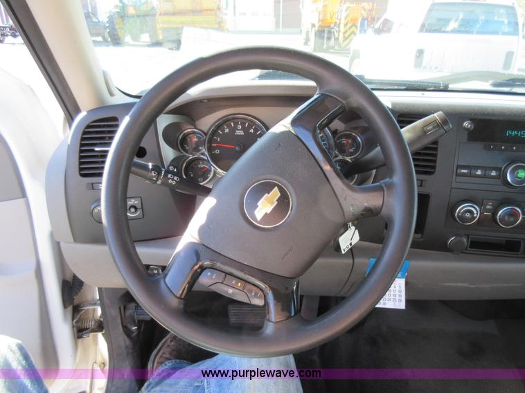 image for item I6298 2013 Chevrolet Silverado 3500HD Crew Cab pickup truck cab and chassis