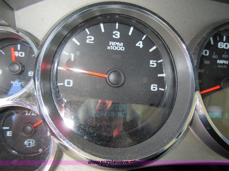 image for item I6298 2013 Chevrolet Silverado 3500HD Crew Cab pickup truck cab and chassis