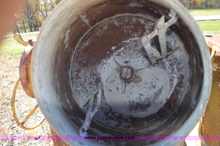 image for item I6301 Stow CM4 concrete mixer