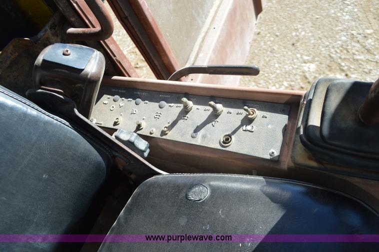 image for item I6309 1985 Case 880D excavator