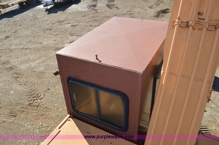 image for item I6309 1985 Case 880D excavator