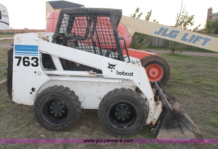 image for item J1393 2002 Bobcat 763 skid steer