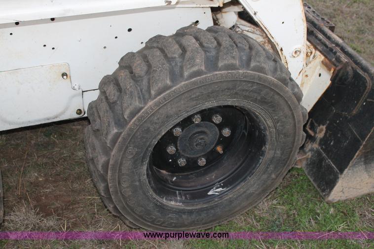 image for item J1393 2002 Bobcat 763 skid steer