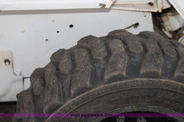 image for item J1393 2002 Bobcat 763 skid steer