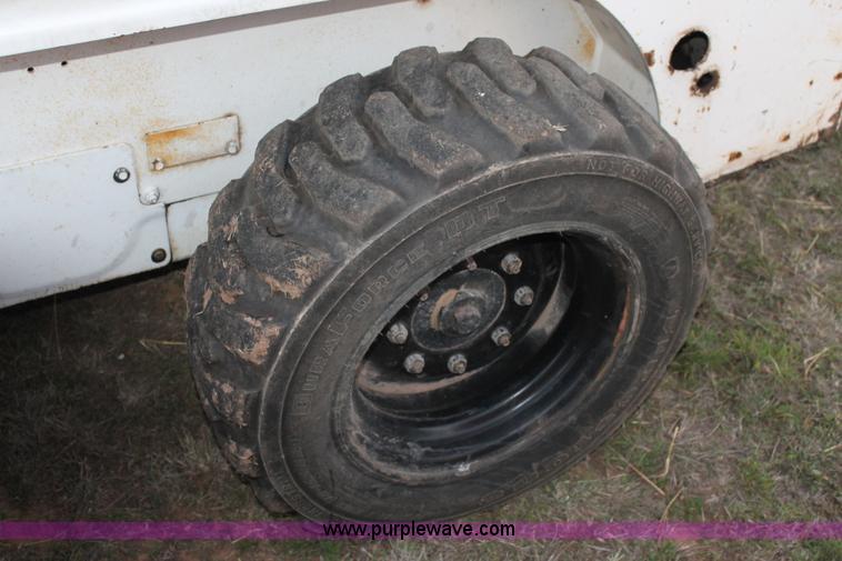 image for item J1393 2002 Bobcat 763 skid steer