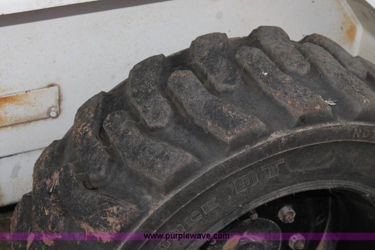 image for item J1393 2002 Bobcat 763 skid steer