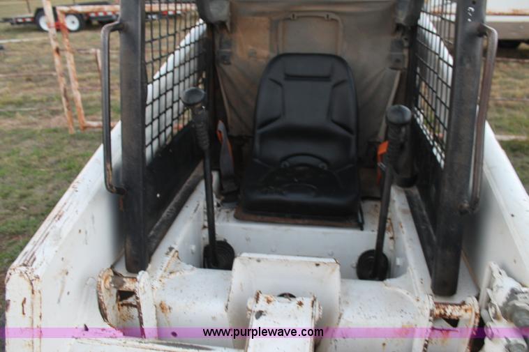 image for item J1393 2002 Bobcat 763 skid steer