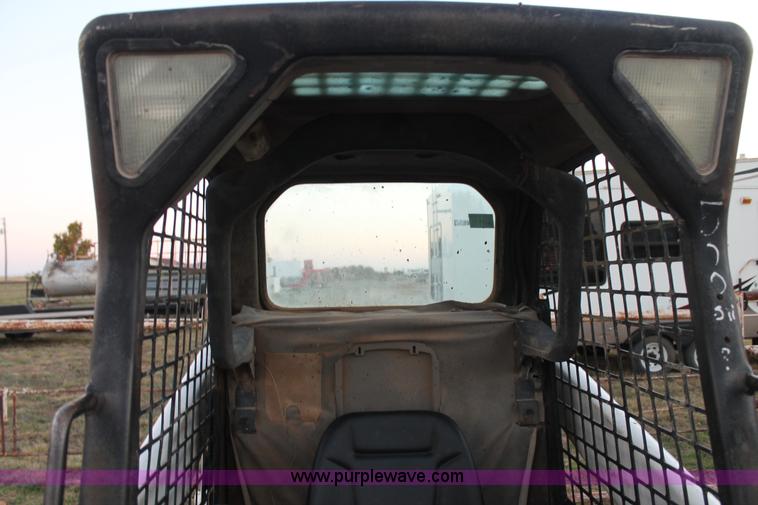 image for item J1393 2002 Bobcat 763 skid steer