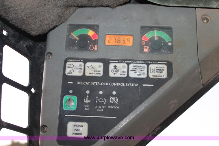 image for item J1393 2002 Bobcat 763 skid steer