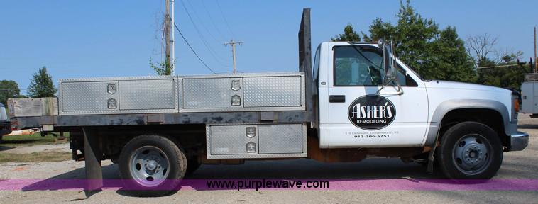 image for item J3554 1998 Chevrolet 3500HD flatbed pickup truck