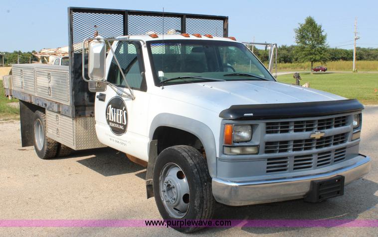 image for item J3554 1998 Chevrolet 3500HD flatbed pickup truck