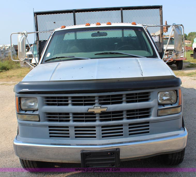 image for item J3554 1998 Chevrolet 3500HD flatbed pickup truck