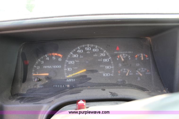 image for item J3554 1998 Chevrolet 3500HD flatbed pickup truck