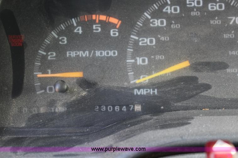 image for item J3554 1998 Chevrolet 3500HD flatbed pickup truck