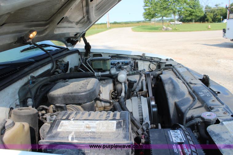 image for item J3554 1998 Chevrolet 3500HD flatbed pickup truck