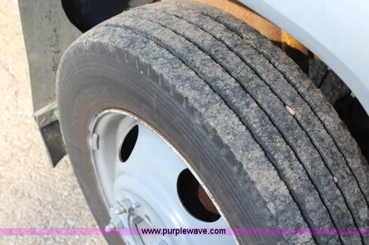 image for item J3554 1998 Chevrolet 3500HD flatbed pickup truck