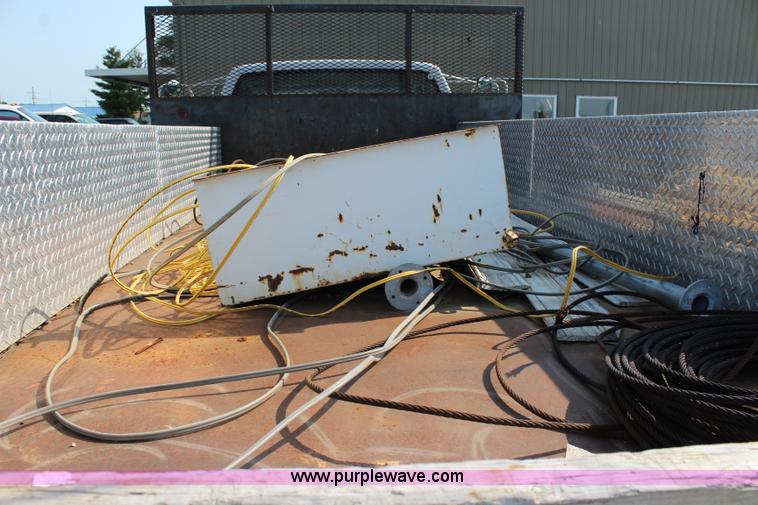 image for item J3554 1998 Chevrolet 3500HD flatbed pickup truck