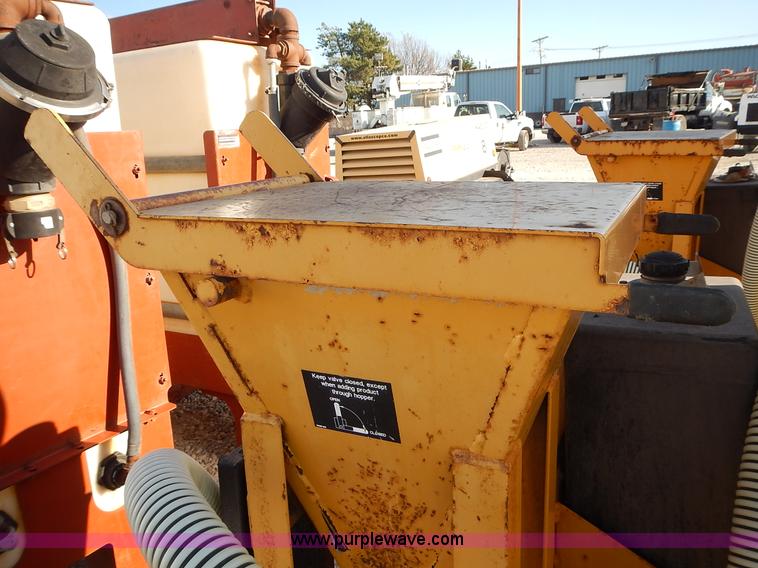 image for item J6372 Vermeer ST500 directional drill fluid tank