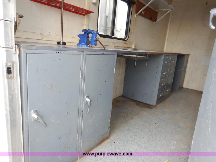 image for item J6485 1995 Advanced Pelsue fiber optic trailer