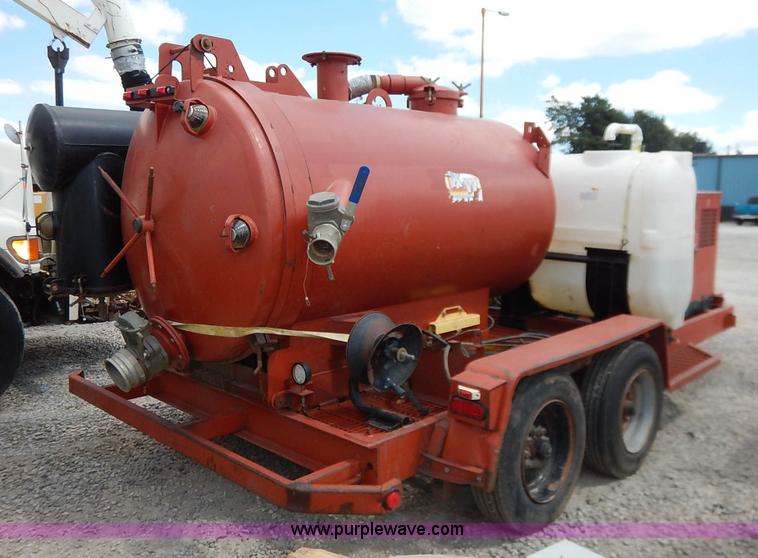 image for item J6495 2008 Ditch Witch FX30 vacuum excavator